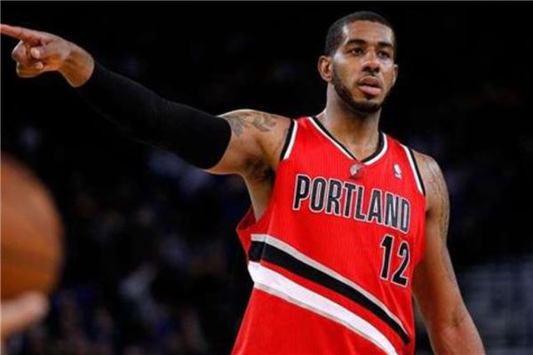 举足轻重的 举足轻重的